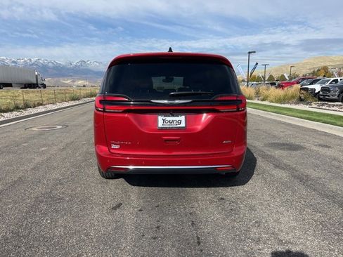New 2026 Chrysler Pacifica Select image 5