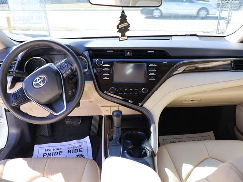 Used 2019 Toyota Camry LE image 13
