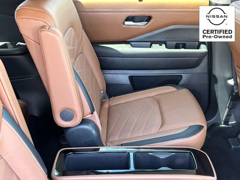 Certified 2025 Nissan Pathfinder Platinum FWD image 11