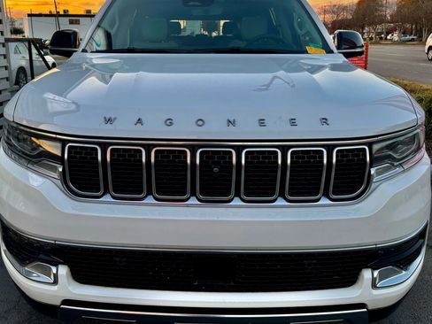 Used 2023 Jeep Wagoneer L Series III w/ Premium Group I image 2