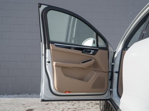 Certified 2023 Porsche Macan Turbo image 15