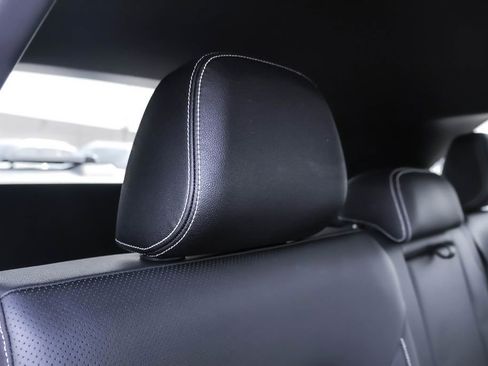 Certified 2025 Volkswagen Atlas Cross Sport SE image 32