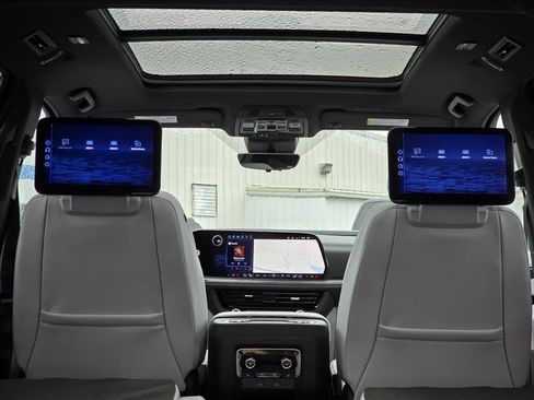 New 2026 Chevrolet Suburban Premier image 12