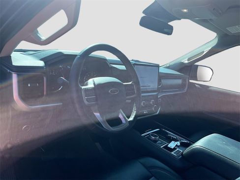 Used 2024 Ford Expedition Max XLT image 9