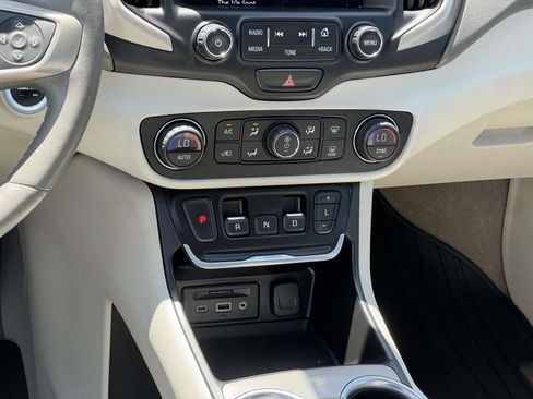 Used 2018 GMC Terrain Denali w/ Advanced Safety Package AWD/4WD image 4