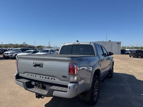 Used 2021 Toyota Tacoma TRD Sport w/ Technology Package image 18