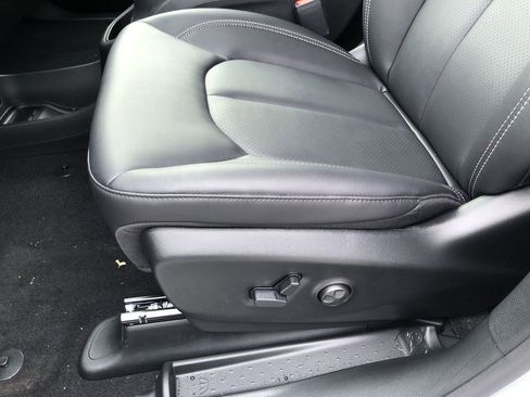 New 2026 Chrysler Pacifica Select image 16