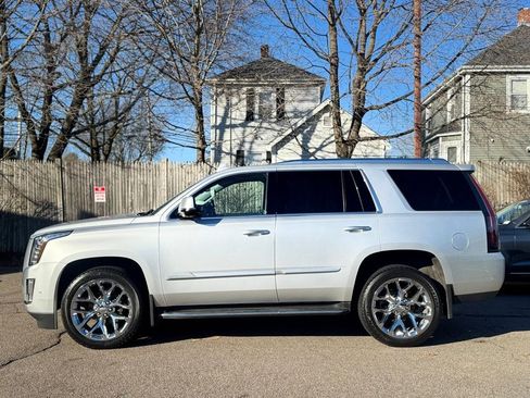 Used 2020 Cadillac Escalade Luxury image 3