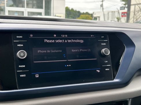 Used 2022 Volkswagen Taos SE w/ Panoramic Sunroof Package FWD image 16