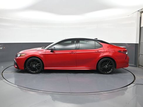 Used 2022 Toyota Camry XSE FWD image 4