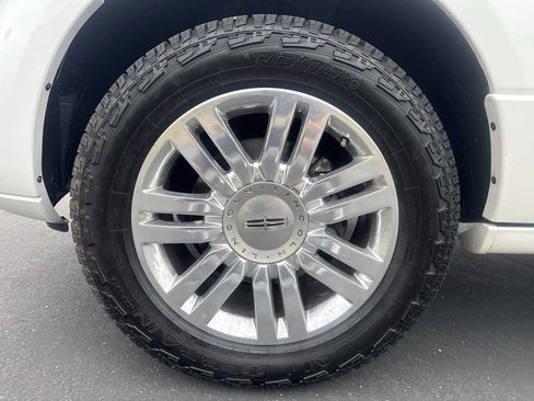 Used 2014 Lincoln Navigator 4WD image 11