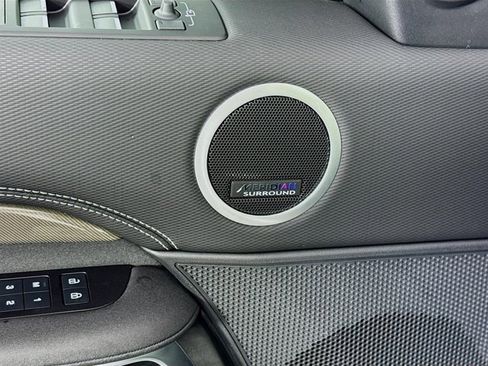 Used 2023 Land Rover Discovery Metropolitan Edition image 21