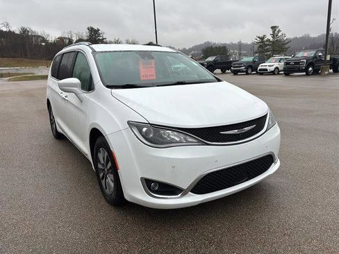 Used 2020 Chrysler Pacifica Touring-L Plus w/ Advanced Safetytec Group image 6