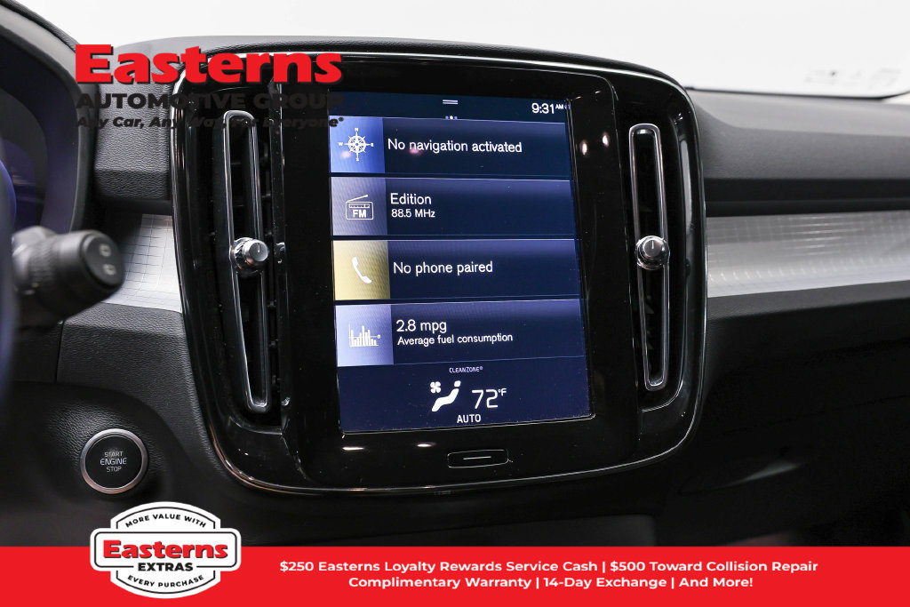 Used 2021 Volvo XC40 T4 Momentum FWD image 18