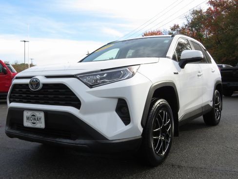 Used 2021 Toyota RAV4 XLE image 2