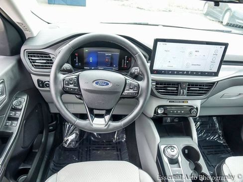 Used 2024 Ford Escape SE image 12