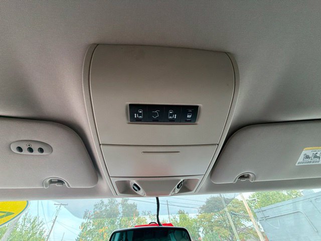 Used 2015 Chrysler Town & Country Touring FWD image 43