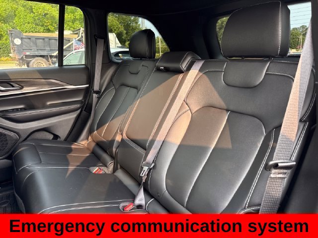 Used 2025 Jeep Grand Cherokee Limited AWD/4WD image 45