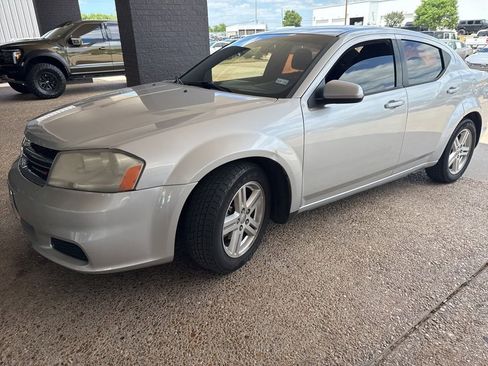 Used 2012 Dodge Avenger SXT FWD image 2