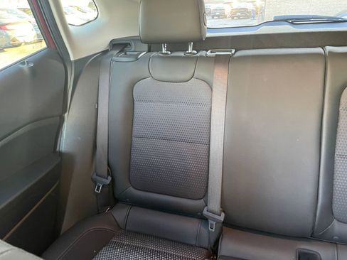 Used 2025 Chevrolet Trax LT w/ LT Convenience Package image 38