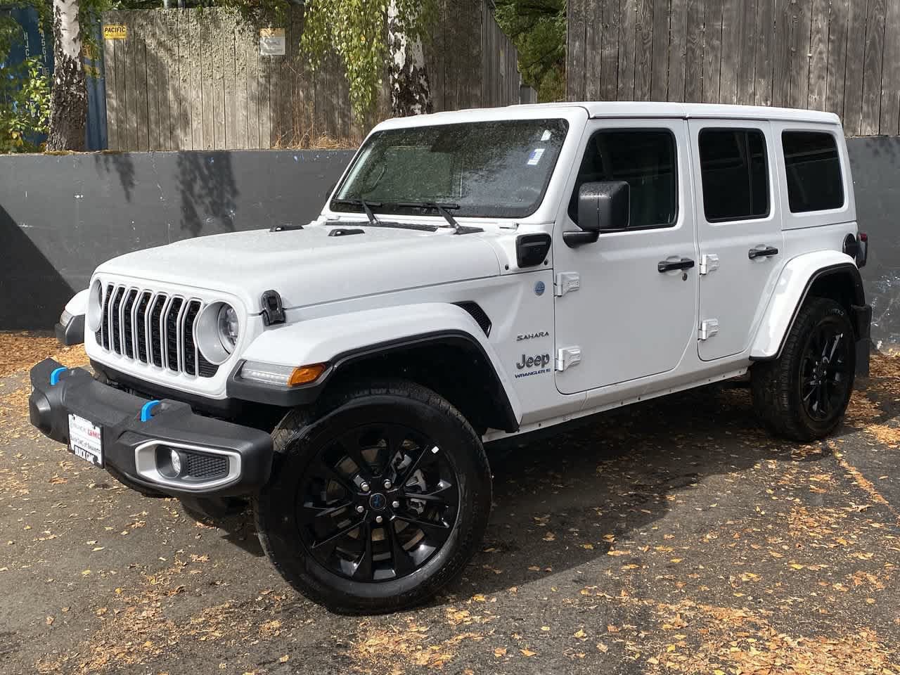 Used 2024 Jeep Wrangler Unlimited Sahara AWD/4WD image 1
