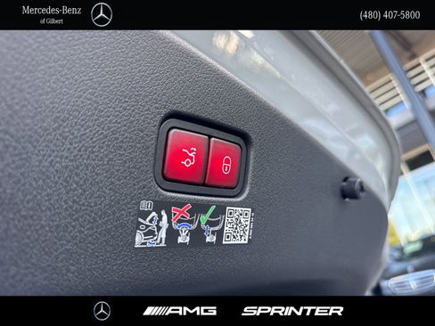 New 2026 Mercedes-Benz CLE 300 4MATIC Coupe image 8