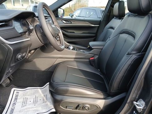 New 2025 Jeep Grand Cherokee Limited image 16