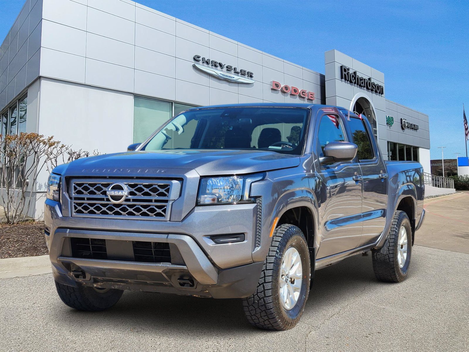 Used 2024 Nissan Frontier SV w/ Technology Package AWD/4WD image 2
