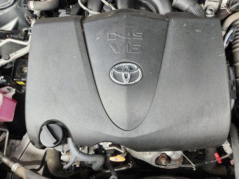 Used 2021 Toyota Highlander XLE AWD/4WD image 20