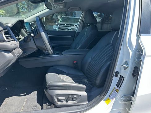 Used 2023 Toyota Camry SE image 8
