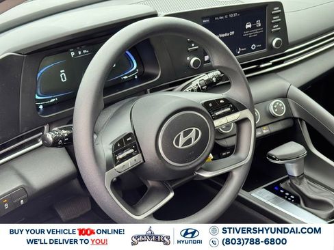 Certified 2024 Hyundai Elantra SE image 18