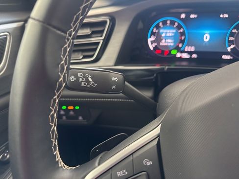 Used 2025 Volkswagen Atlas Cross Sport SE image 15