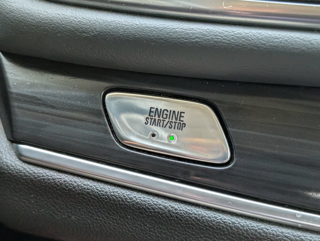 Used 2018 Buick Enclave Essence FWD image 17