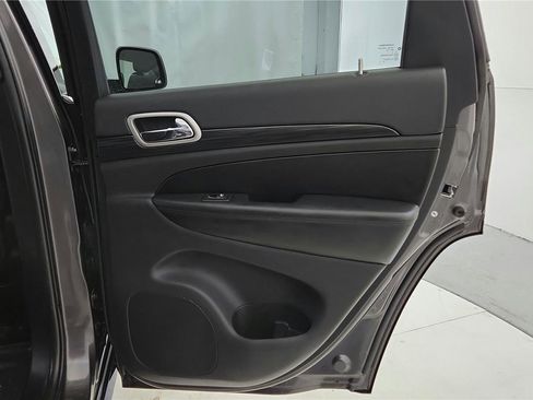 Used 2020 Jeep Grand Cherokee Laredo image 19