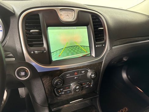 Used 2019 Chrysler 300 Limited RWD image 17