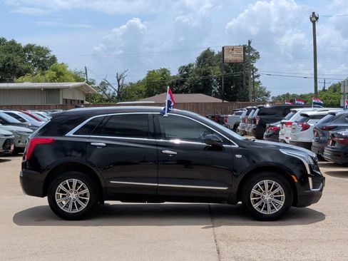 Used 2017 Cadillac XT5 Luxury w/ Driver Awareness Package FWD image 9