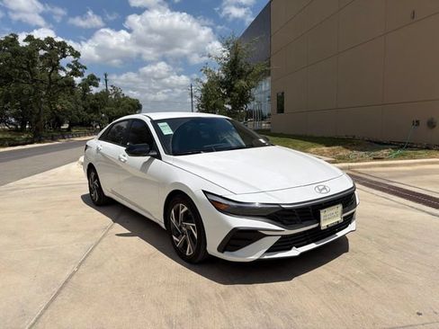 New 2025 Hyundai Elantra SEL FWD image 6