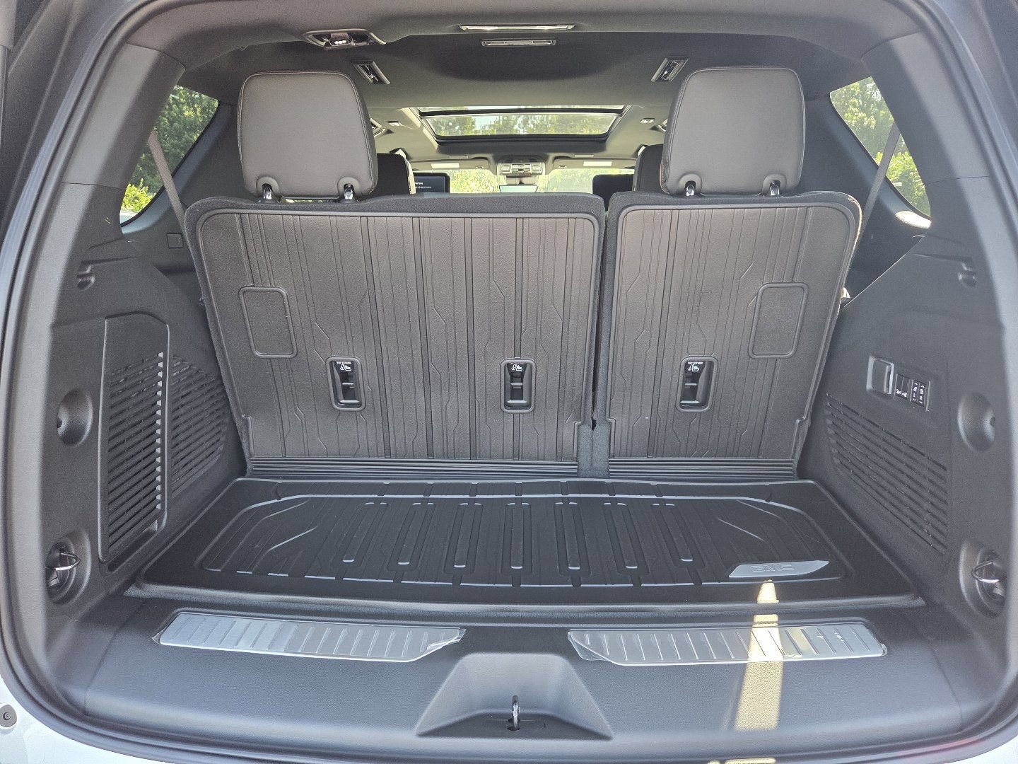 New 2026 GMC Yukon AT4 w/ AT4 Premium Plus Package AWD/4WD image 24