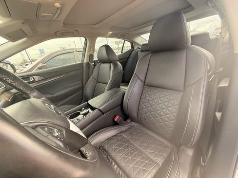 Used 2017 Nissan Maxima Platinum image 14