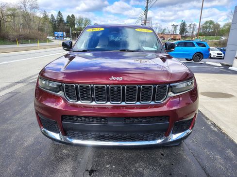Certified 2025 Jeep Grand Cherokee L Limited w/ Luxury Tech Group II image 3