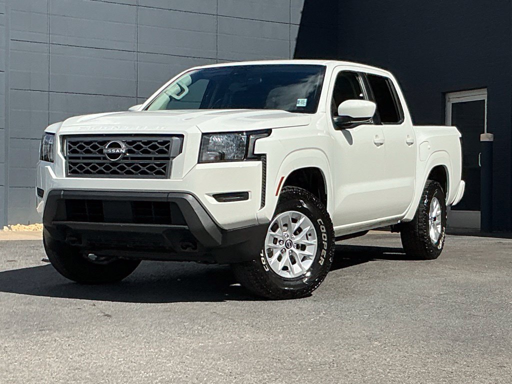 Used 2024 Nissan Frontier SV w/ Technology Package AWD/4WD image 2