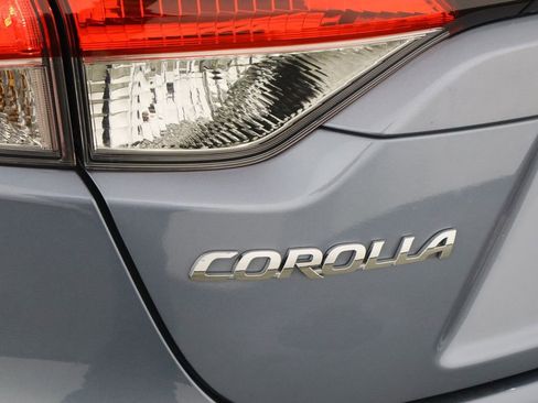 Used 2025 Toyota Corolla LE w/ Convenience Package image 40