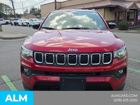 Used 2025 Jeep Compass Latitude AWD/4WD image 2
