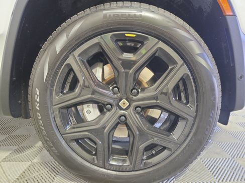 Used 2024 Rivian R1S Adventure AWD/4WD image 11