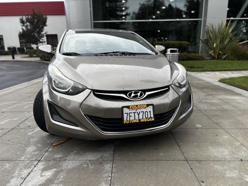 Used 2015 Hyundai Elantra SE image 2