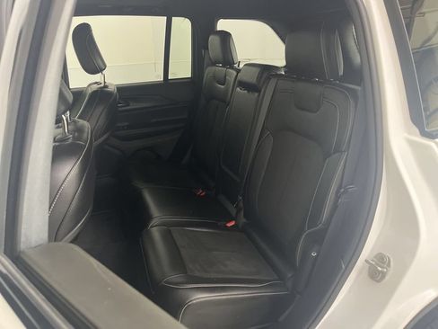 Used 2024 Jeep Grand Cherokee Altitude AWD/4WD image 19