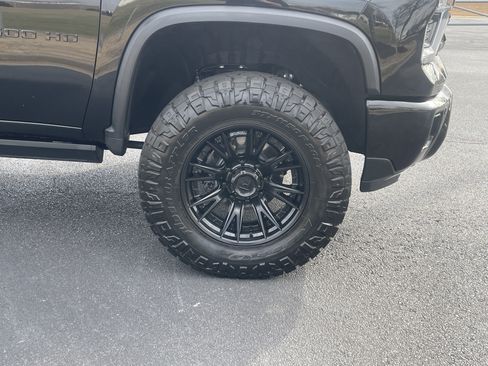 Used 2025 Chevrolet Silverado 2500 ZR2 w/ Technology Package image 33