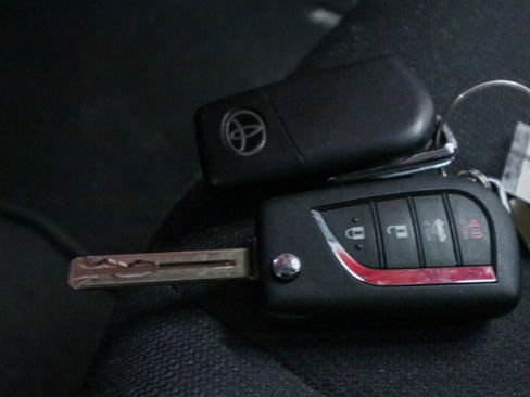 Used 2022 Toyota Corolla LE image 23