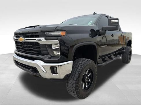 Used 2025 Chevrolet Silverado 2500 LT w/ Safety Package image 4