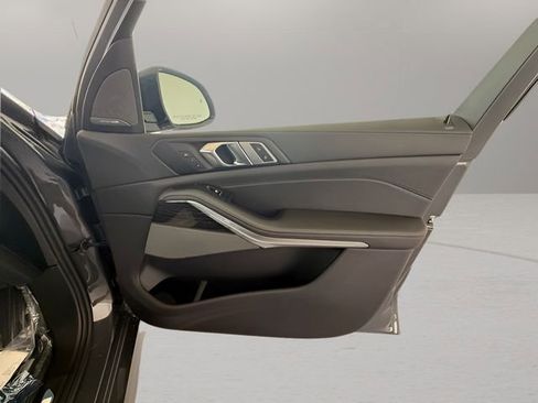 Used 2026 BMW X7 xDrive40i w/ M Sport Package image 32